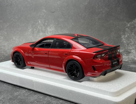 AutoArt Dodge 2020 تشارجر R-T سكات باك بلون أحمر 1:18 عريض الجسم – نموذج معدني قابل للجمع مصبوب.