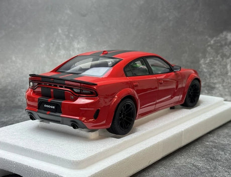 AutoArt Dodge 2020 تشارجر R-T سكات باك بلون أحمر 1:18 عريض الجسم – نموذج معدني قابل للجمع مصبوب.