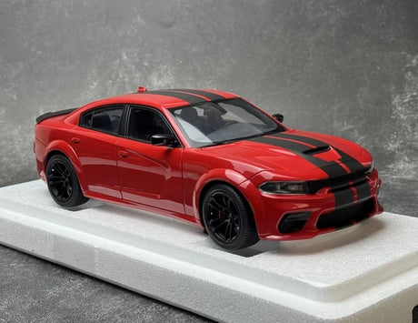 AutoArt Dodge 2020 تشارجر R-T سكات باك بلون أحمر 1:18 عريض الجسم – نموذج معدني قابل للجمع مصبوب.
