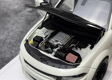 AutoArt Dodge 2020 تشارجر R-T Scat Pack عريض الجسم الأبيض 1:18 – نموذج معدني قابل للجمع مصبوب، مصبوب.