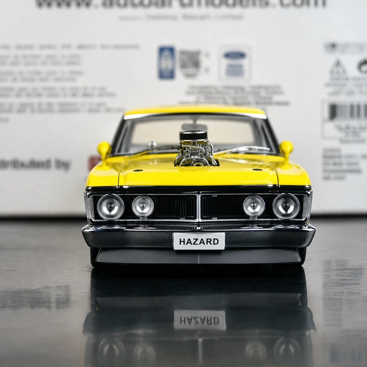 AutoArt فورد 1971 فالكون XY GTHO ستريت ماشين فلوريسنت أصفر 1:18 – نموذج معدني قابل للجمع مصبوب.