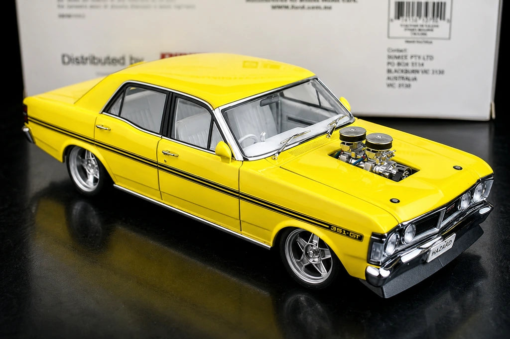 AutoArt فورد 1971 فالكون XY GTHO ستريت ماشين فلوريسنت أصفر 1:18 – نموذج معدني قابل للجمع مصبوب.