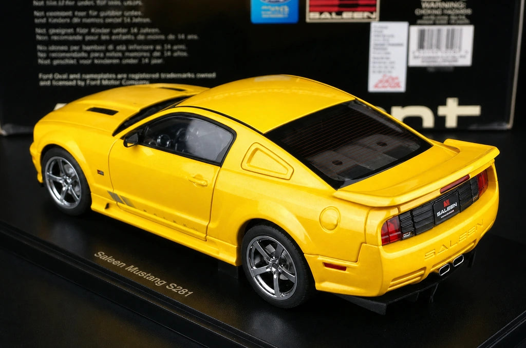 AutoArt فورد 2005 موستانج سالين S281 الأصفر 1:18 – نموذج معدني قابل للجمع مصبوب.