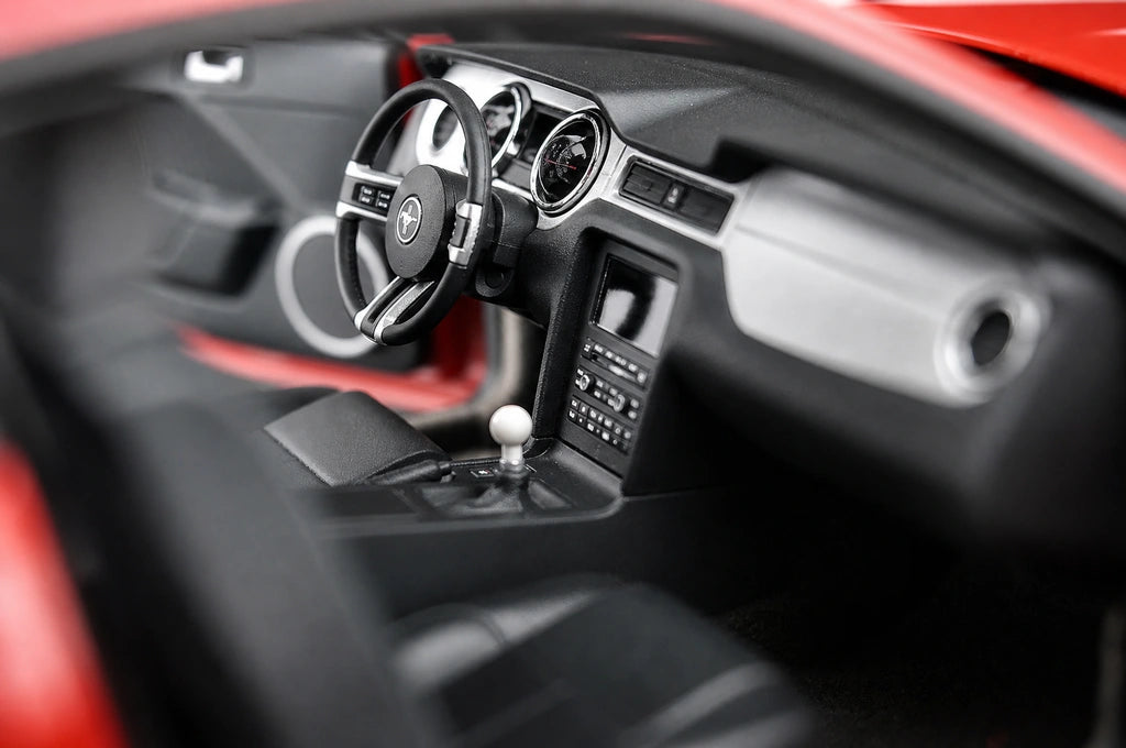 AutoArt فورد 2010 موستانج GT ريد 1:18 – نموذج معدني قابل للجمع مصبوب.