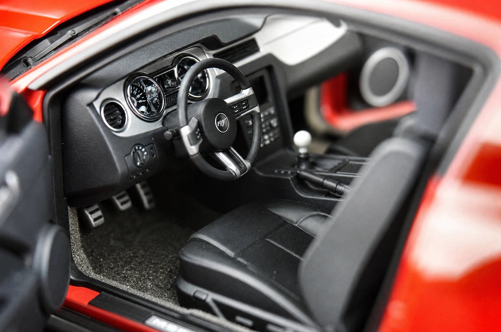 AutoArt فورد 2010 موستانج GT ريد 1:18 – نموذج معدني قابل للجمع مصبوب.