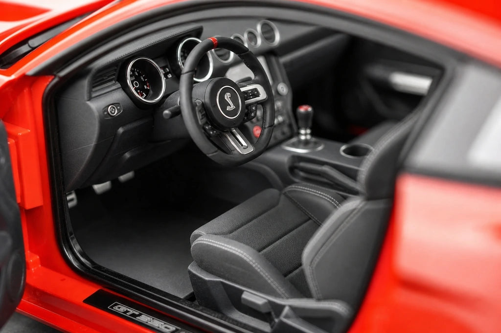 AutoArt فورد 2016 شيلبي موستانج GT350R ريد 1:18 – نموذج معدني قابل للجمع من القالب المصبوب