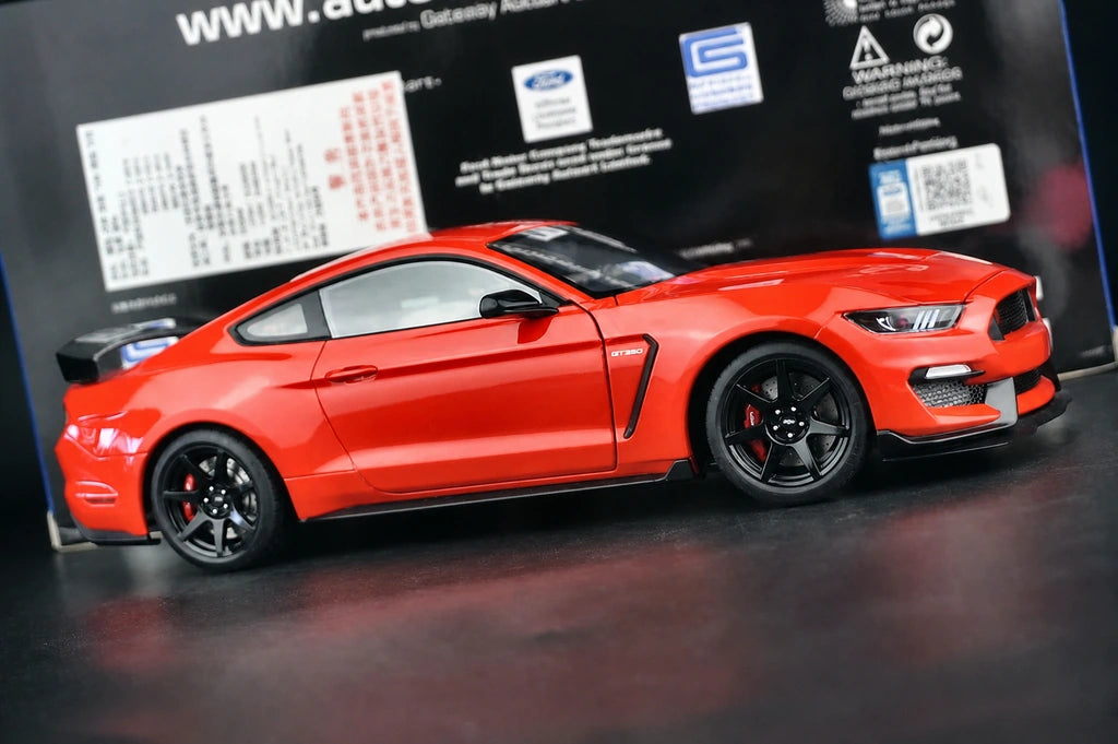 AutoArt فورد 2016 شيلبي موستانج GT350R ريد 1:18 – نموذج معدني قابل للجمع من القالب المصبوب