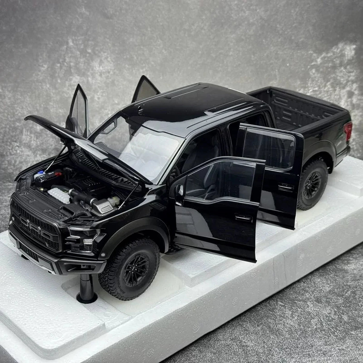 AutoArt Ford 2019 F-150 Raptor SuperCrew Black 1:18 – Collectible Diecast Model Die-Cast