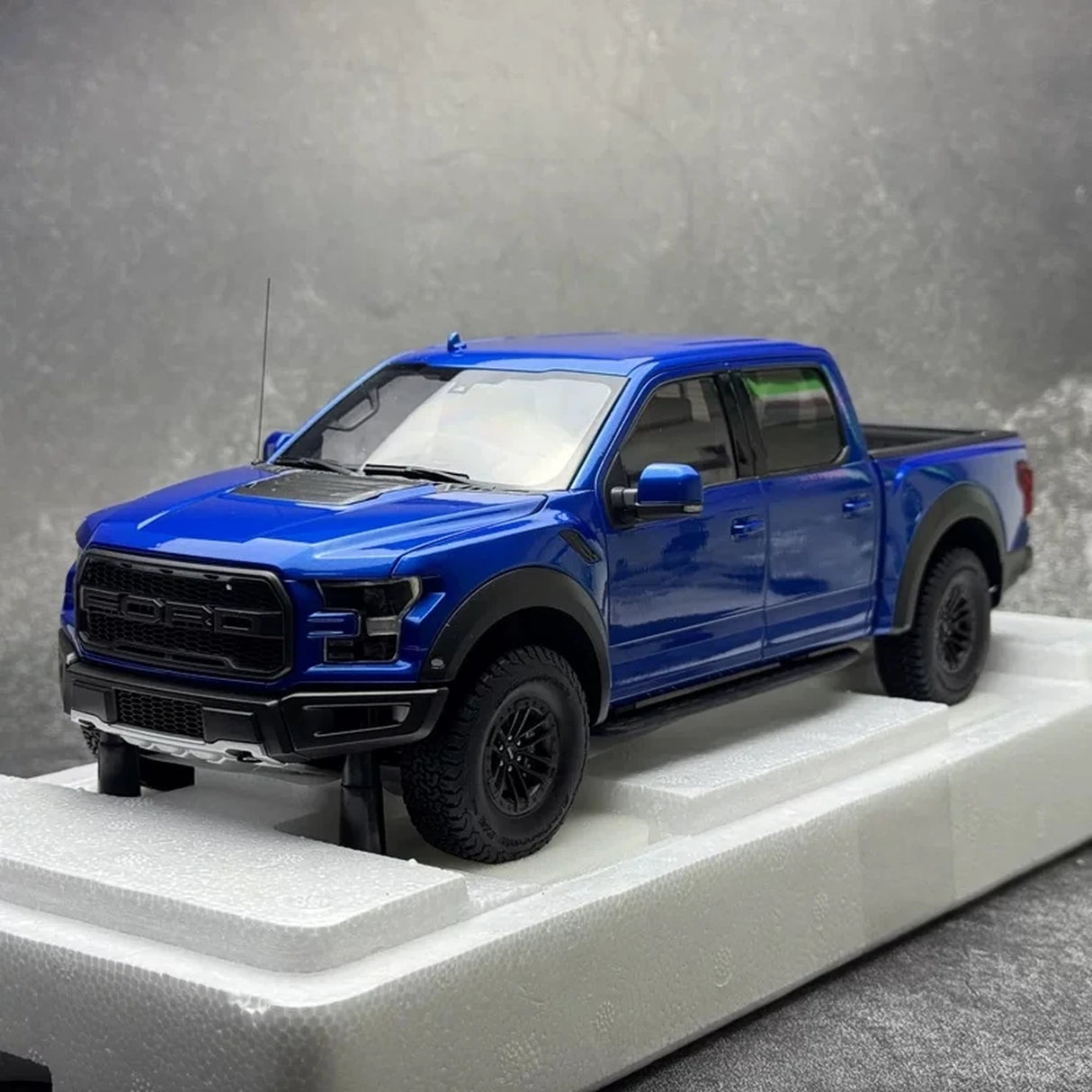 AutoArt Ford 2019 F-150 Raptor SuperCrew Blue 1:18 – Collectible Diecast Model Die-Cast
