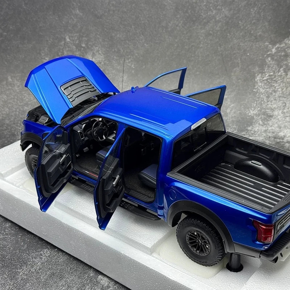 AutoArt Ford 2019 F-150 Raptor SuperCrew Blue 1:18 – Collectible Diecast Model Die-Cast