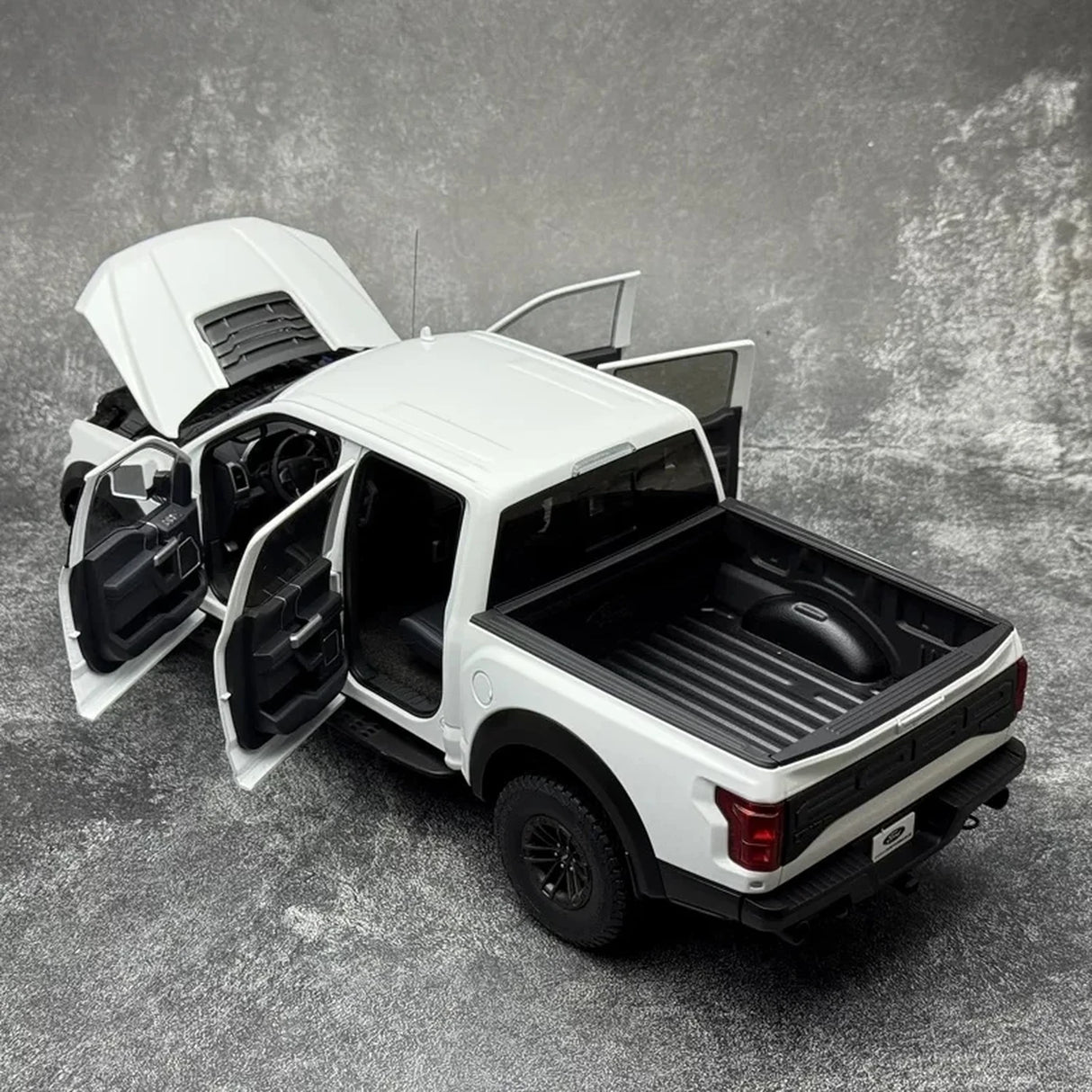 AutoArt Ford 2019 F-150 Raptor SuperCrew White 1:18 – Sammelobjekt aus Druckguss