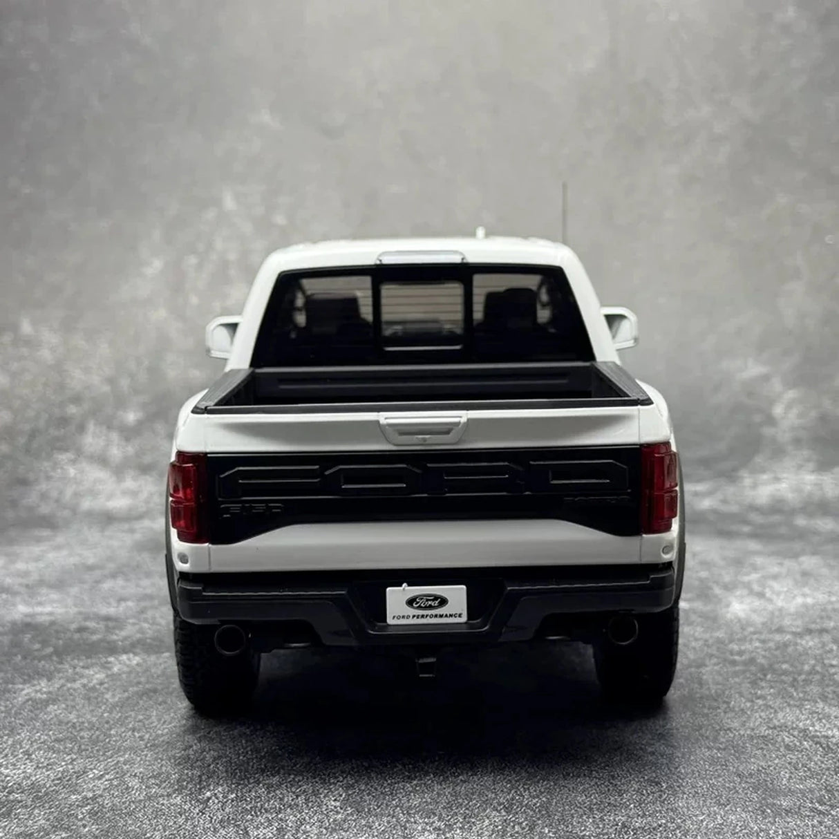 AutoArt Ford 2019 F-150 Raptor SuperCrew White 1:18 – Sammelobjekt aus Druckguss