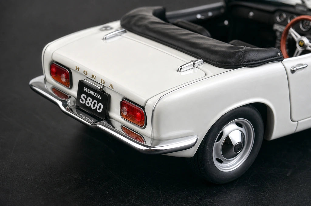 AutoArt Honda 1966 S800 White 1:18 – Collectible Diecast Model Die-Cast