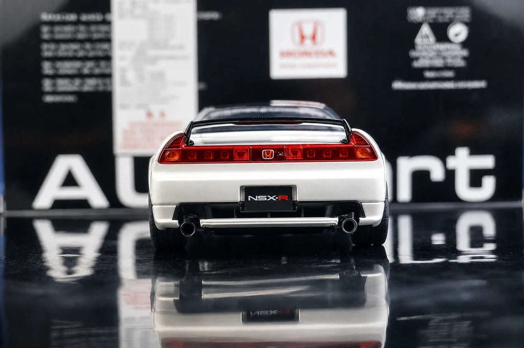AutoArt Honda 2002 NSX-R NA2 Cofano in Carbonio 1:18 Bianco – Modello da collezione in metallo pressofuso