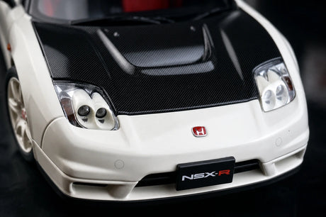 AutoArt Honda 2002 NSX-R NA2 Carbon Hood White 1:18 – keräilyesineitä valuvalumallia