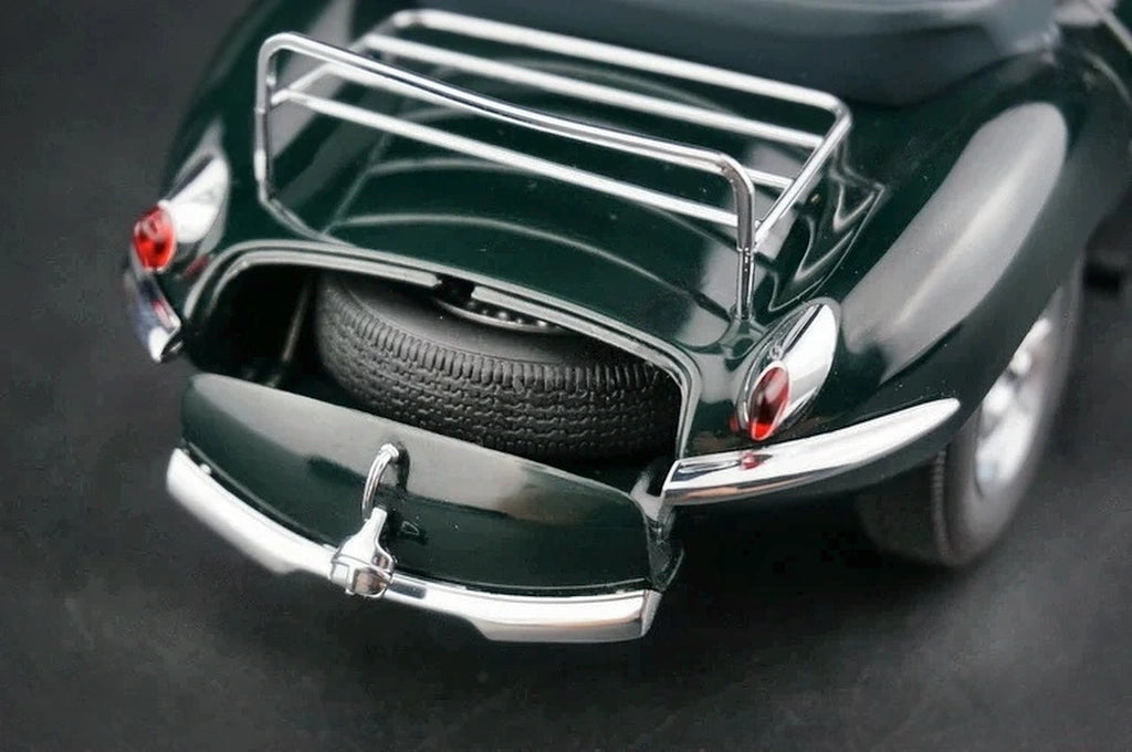 AutoArt Jaguar 1957 XK-SS Steve McQueen 1:18 – samlarobjekt gjuten modell gjutet