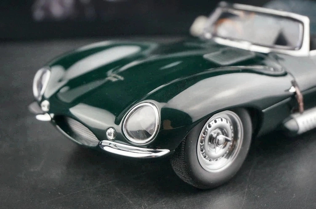 AutoArt Jaguar 1957 XK-SS Steve McQueen 1:18 – samlarobjekt gjuten modell gjutet