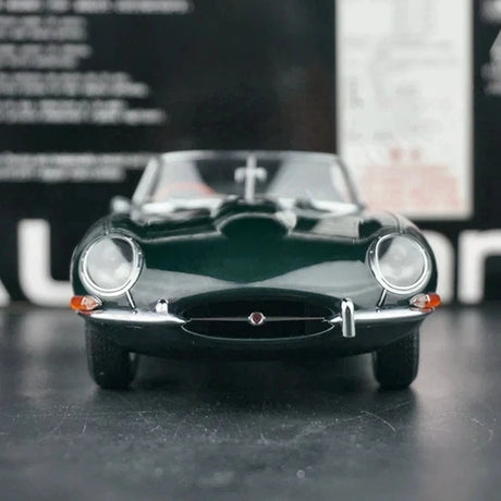 AutoArt Jaguar 1961 E-Type Roadster grön 1:18 – pressgjuten samlarmodell