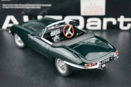 AutoArt Jaguar 1961 E-Type Roadster grön 1:18 – pressgjuten samlarmodell