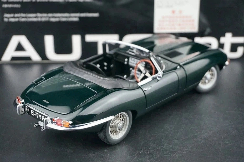 AutoArt Jaguar 1961 E-Type Roadster Green 1:18 – Collectible Diecast Model Die-Cast