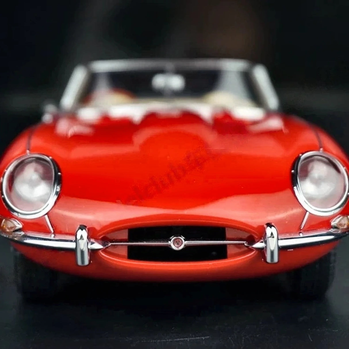 AutoArt Jaguar 1961 E-Type Roadster Red 1:18 – Collectible Diecast Model Die-Cast