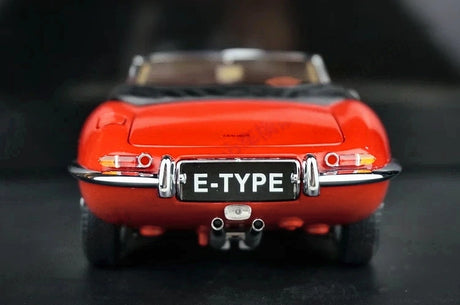 AutoArt Jaguar 1961 E-Type Roadster röd 1:18 – pressgjuten samlarmodell