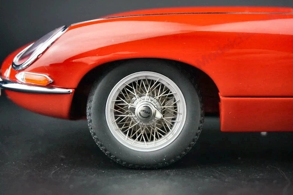 AutoArt Jaguar 1961 E-Type Roadster Red 1:18 – Collectible Diecast Model Die-Cast