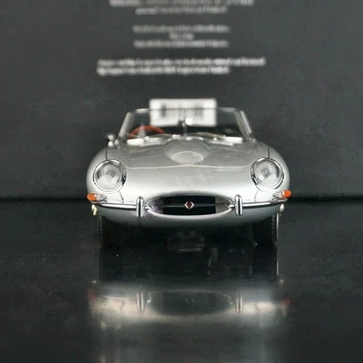 AutoArt Jaguar 1961 E-Type Roadster Silver 1:18 – Collectible Diecast Model Die-Cast