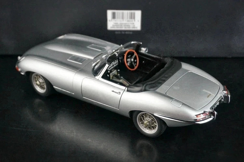 AutoArt Jaguar 1961 E-Type Roadster Silver 1:18 – Collectible Diecast Model Die-Cast