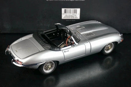 AutoArt Jaguar 1961 E-Type Roadster silver 1:18 – pressgjuten samlarmodell