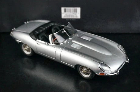 AutoArt Jaguar 1961 E-Type Roadster silver 1:18 – pressgjuten samlarmodell