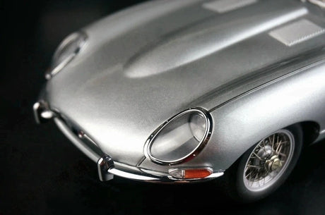 AutoArt Jaguar 1961 E-Type Roadster silver 1:18 – pressgjuten samlarmodell