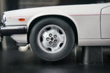 AutoArt Jaguar 1988 XJ-S Convertible vit 1:18 – pressgjuten samlarmodell