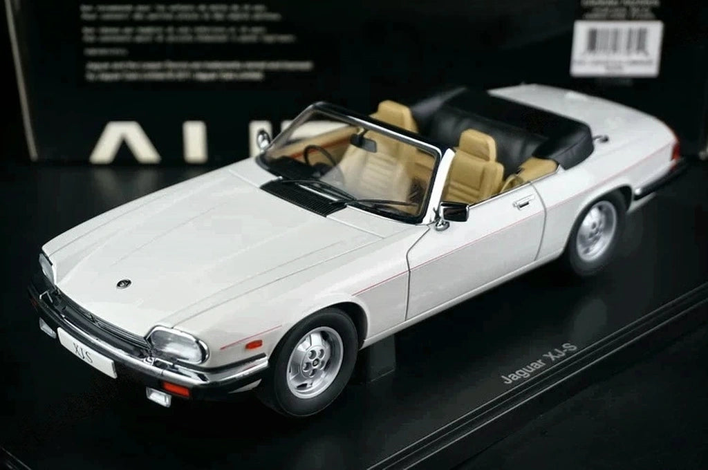 AutoArt Jaguar 1988 XJ-S Convertible vit 1:18 – pressgjuten samlarmodell