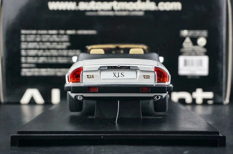 AutoArt Jaguar 1988 XJ-S Convertible vit 1:18 – pressgjuten samlarmodell