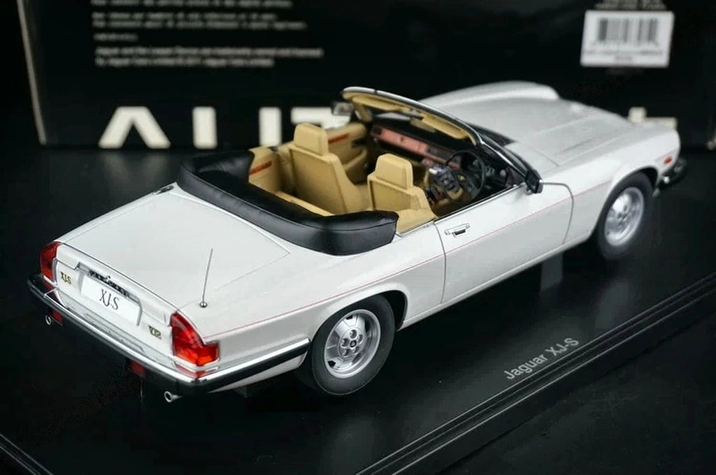 AutoArt Jaguar 1988 XJ-S Convertible vit 1:18 – pressgjuten samlarmodell