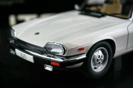 AutoArt Jaguar 1988 XJ-S Convertible vit 1:18 – pressgjuten samlarmodell