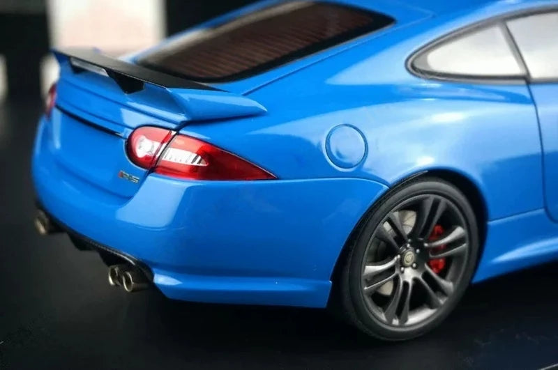 AutoArt Jaguar 2011 XKR-S Blå 1:18 – samlarobjekt i gjutet metallgjutning