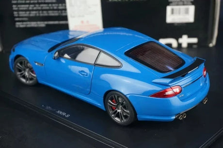 AutoArt Jaguar 2011 XKR-S Blå 1:18 – samlarobjekt i gjutet metallgjutning