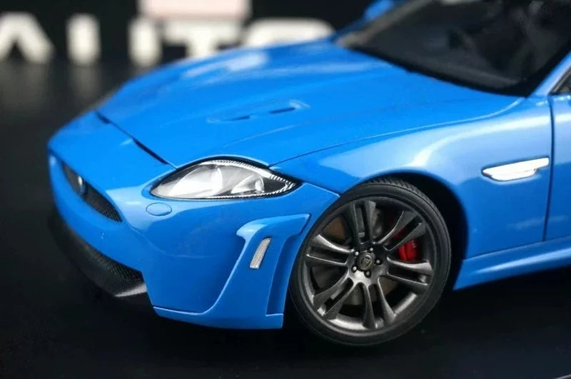 AutoArt Jaguar 2011 XKR-S Blå 1:18 – samlarobjekt i gjutet metallgjutning