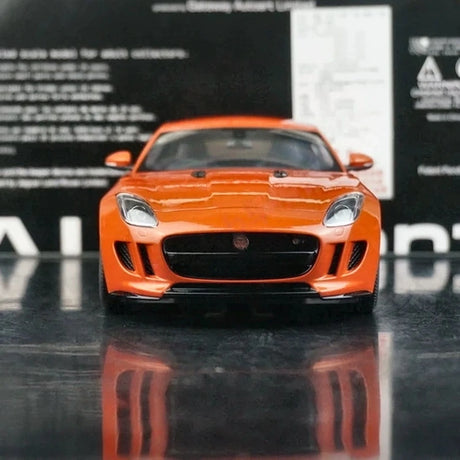 AutoArt Jaguar 2014 F-Type Orange 1:18 – samlarobjekt av gjutna modeller i gjutna metall