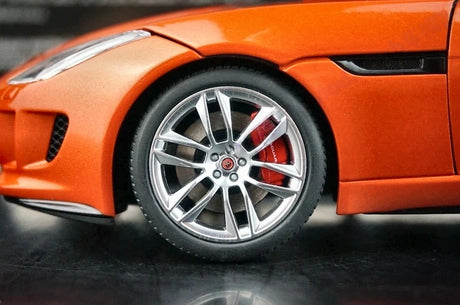 AutoArt Jaguar 2014 F-Type Orange 1:18 – samlarobjekt av gjutna modeller i gjutna metall