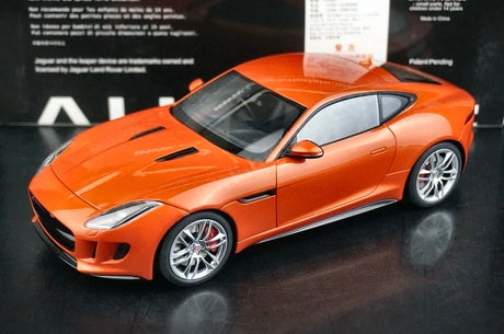 AutoArt Jaguar 2014 F-Type Orange 1:18 – samlarobjekt av gjutna modeller i gjutna metall