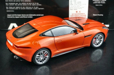 AutoArt Jaguar 2014 F-Type Orange 1:18 – samlarobjekt av gjutna modeller i gjutna metall