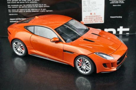 AutoArt Jaguar 2014 F-Type Orange 1:18 – samlarobjekt av gjutna modeller i gjutna metall