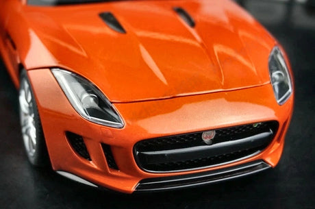 AutoArt Jaguar 2014 F-Type Orange 1:18 – samlarobjekt av gjutna modeller i gjutna metall