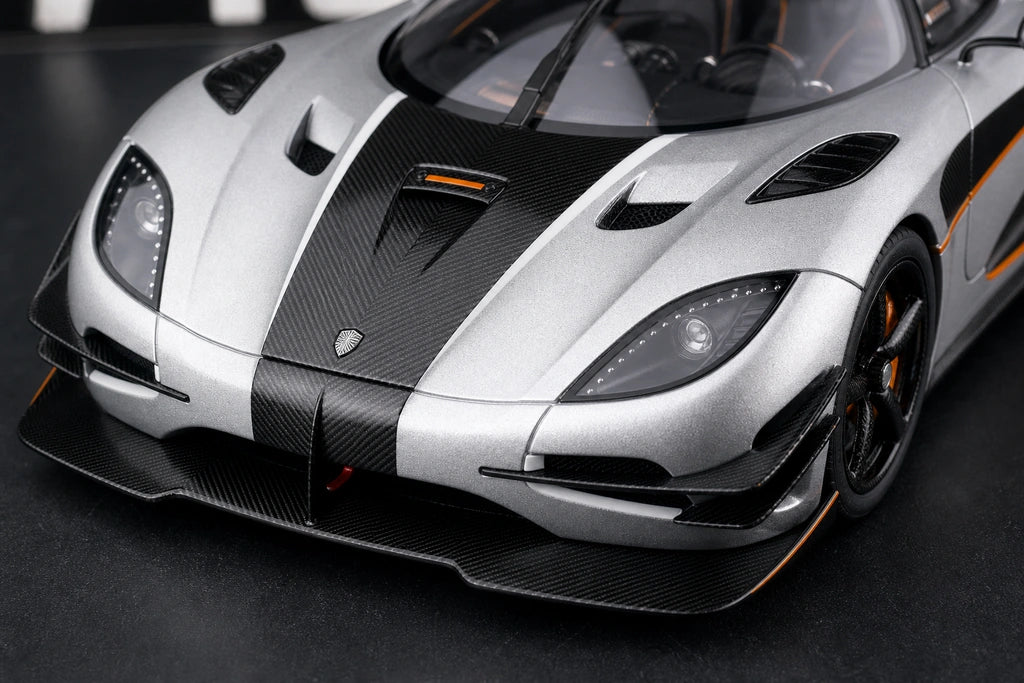 AutoArt Koenigsegg 2014 One1 Silver 1:18 – نموذج معدني قابل للجمع من القالب المصبوب