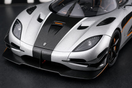 AutoArt Koenigsegg 2014 One1 Silver 1:18 – نموذج معدني قابل للجمع من القالب المصبوب
