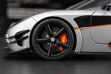 AutoArt Koenigsegg 2014 One1 Silver 1:18 – نموذج معدني قابل للجمع من القالب المصبوب