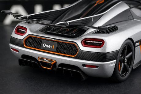 AutoArt Koenigsegg 2014 One1 Silver 1:18 – نموذج معدني قابل للجمع من القالب المصبوب